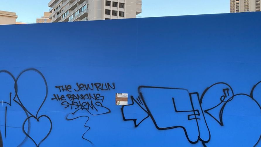 Antisemitic graffiti seen at the corner of Kapiolani Boulevard and Atkinson Drive. (Photo courtesy of Daphne Desser)