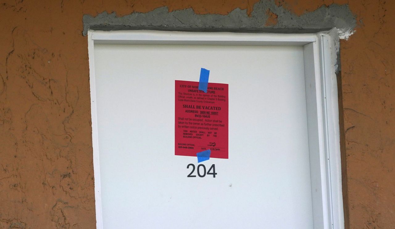 Residents evacuated from Florida apartments deemed unsafe