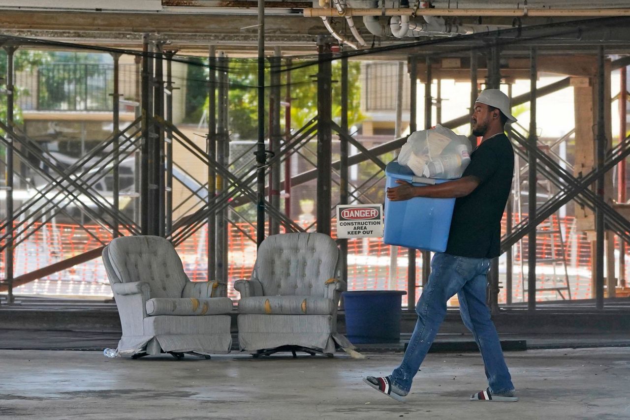 Residents evacuated from Florida apartments deemed unsafe