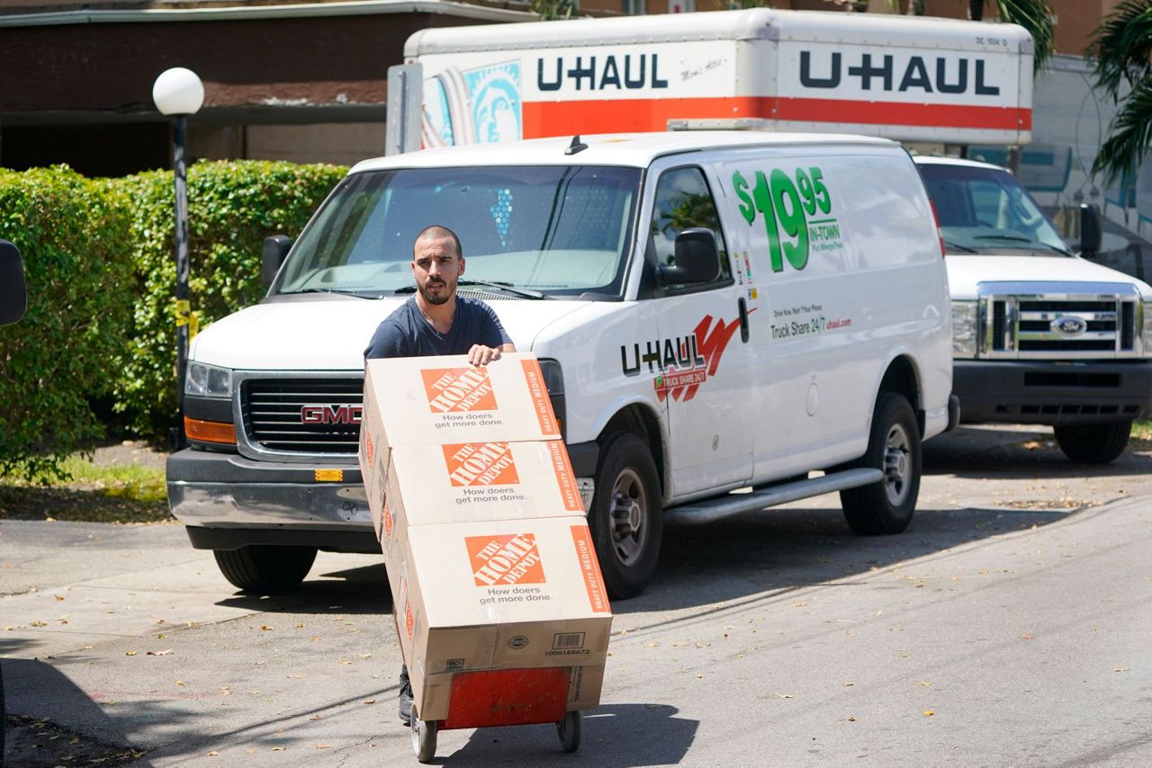 Residents evacuated from Florida apartments deemed unsafe