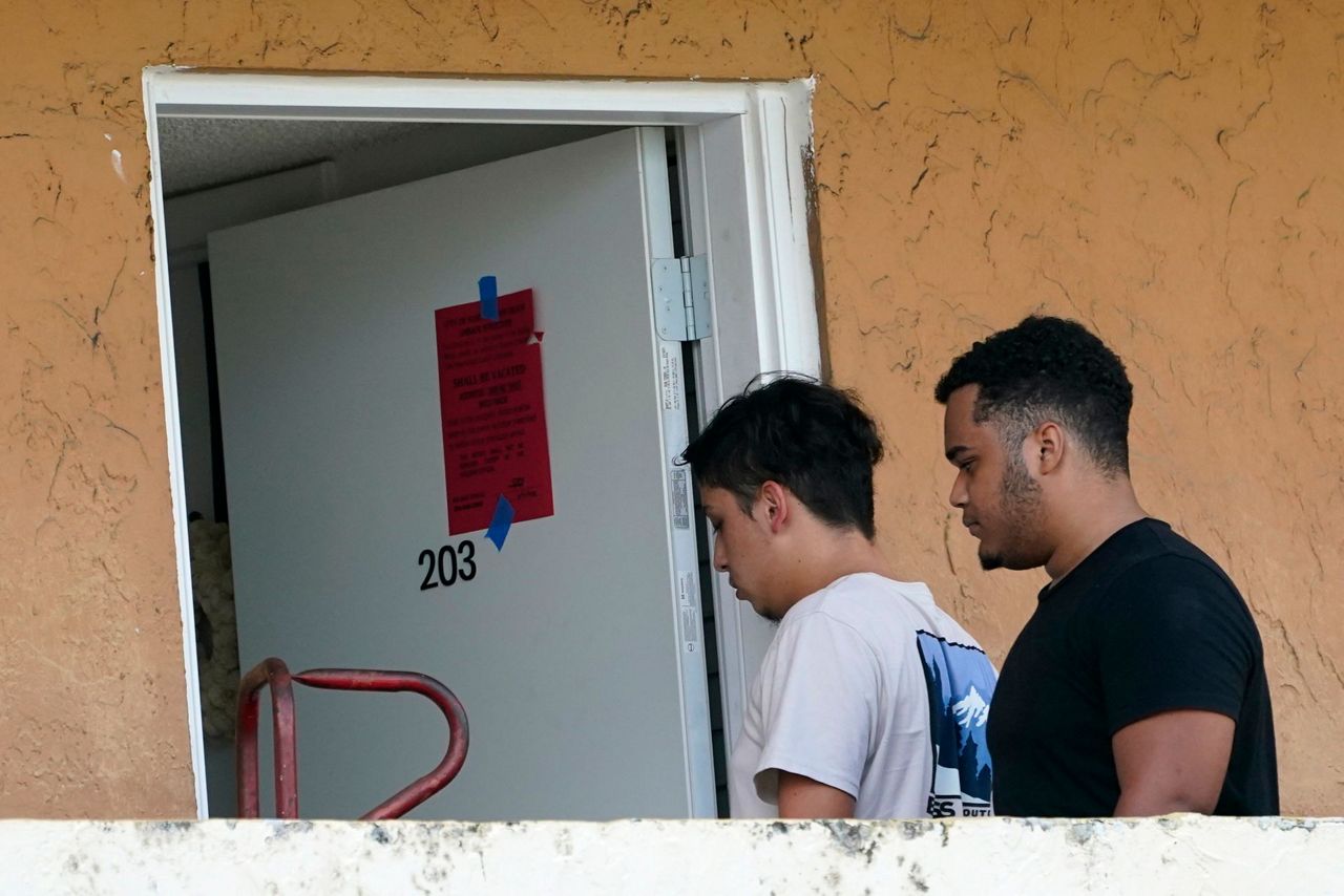 Residents evacuated from Florida apartments deemed unsafe