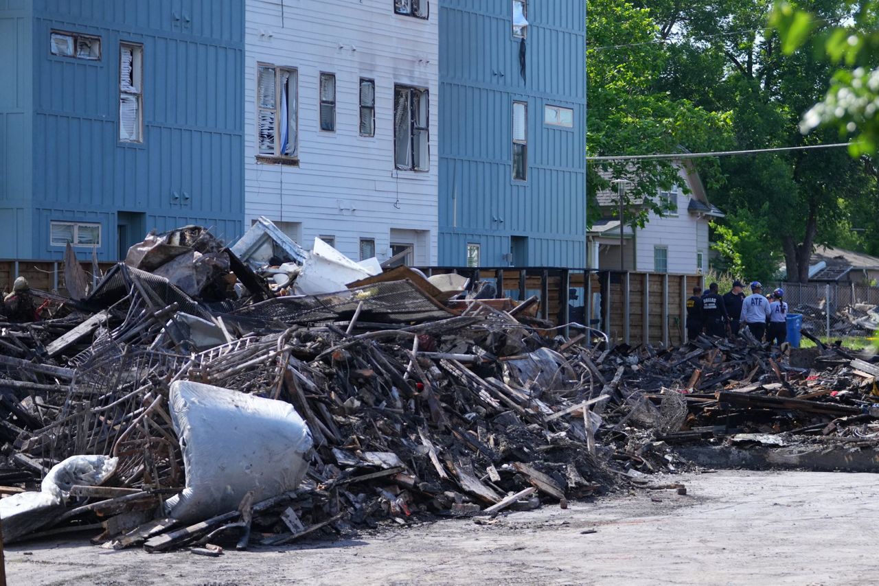 Crews scour the site of a deadly Dallas apartment blast and fire ...