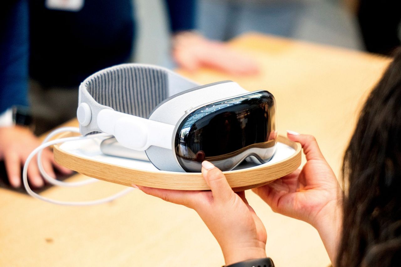 Why Apple is pushing the term 'spatial computing' along with its new ...