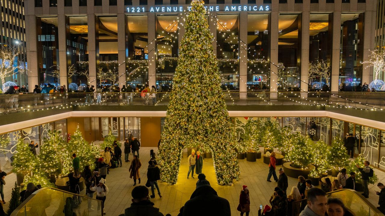 The Secularization of Christmas in New York: How Religious and Cultural Diversity is Redefining the Holiday Season