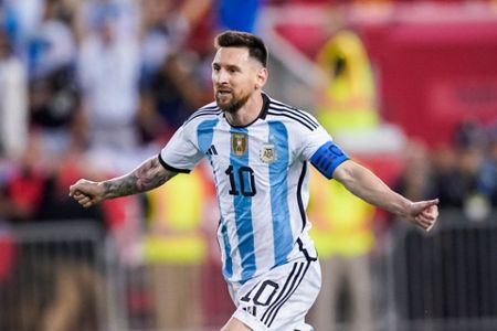 Argentina 3, Honduras 0: Lionel Messi 2 goals