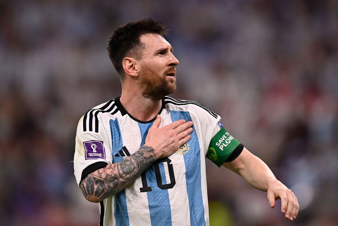 Messi leads Argentina to 2-0 win over Mexico at World Cup