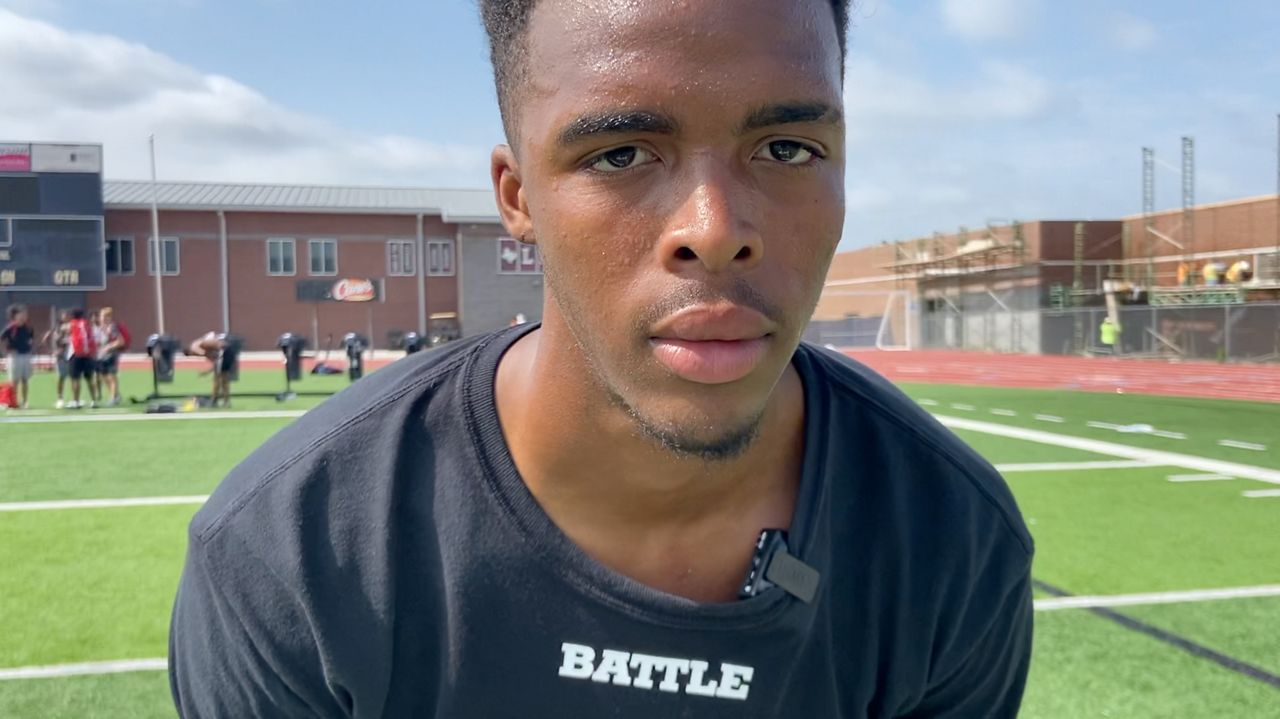 Armani Winfield at Lewisville football practice (Spectrum News 1/Robbie Fuelling)