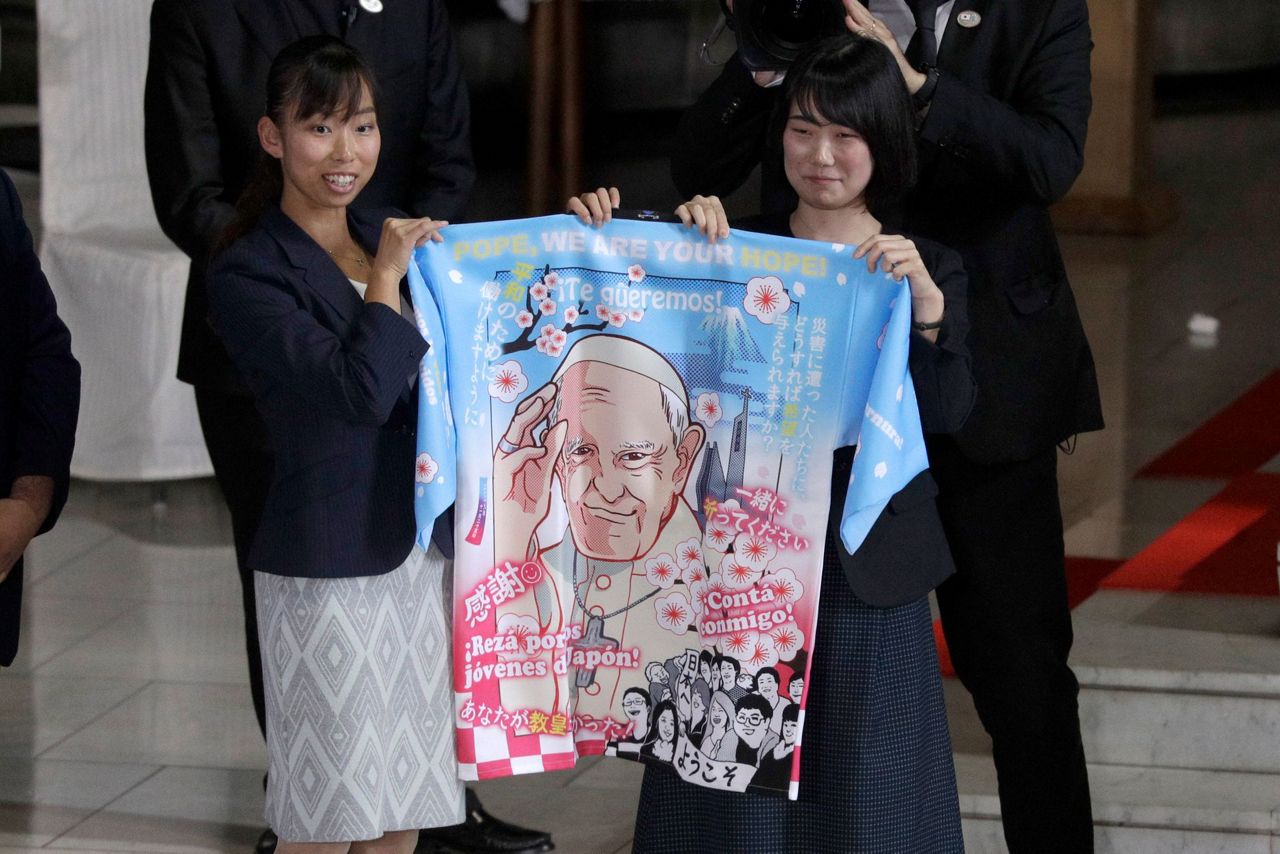 Pope in Japan says world must rethink reliance on nuke power