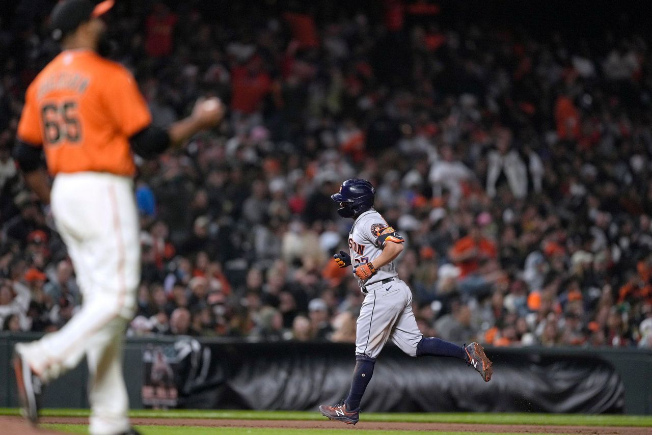 Altuve hits grand slam on 2homer night, Astros beat Giants