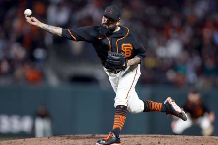 Sergio Romo gets emotional over retirement with Giants