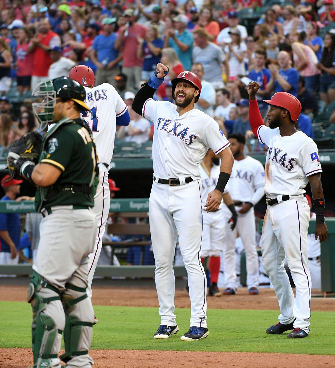 Davis hits 2 more HRs, A's rally again to beat Rangers 6-5