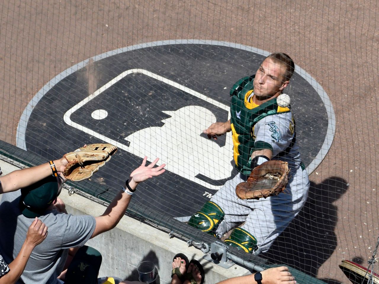 Fiers keeps rolling, A's hit 3 HRs to rip White Sox 7-0