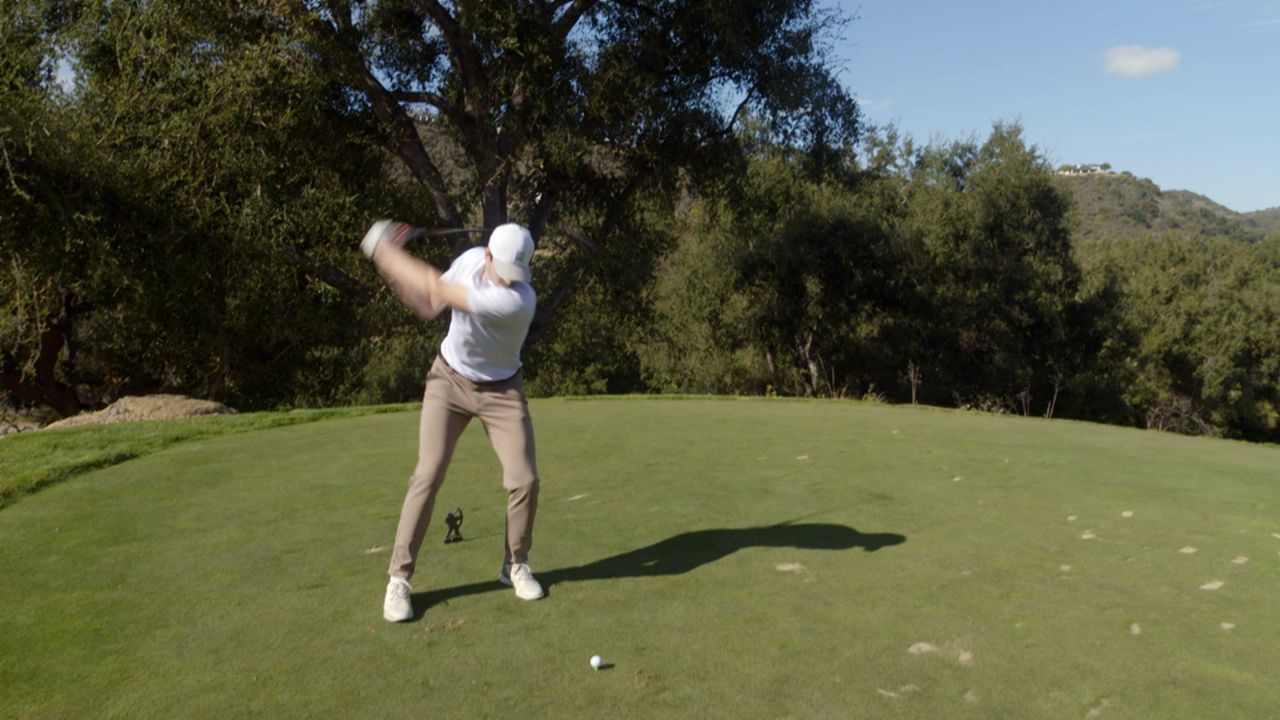 Behind the scenes: Austin Reaves unwinds on the golf course