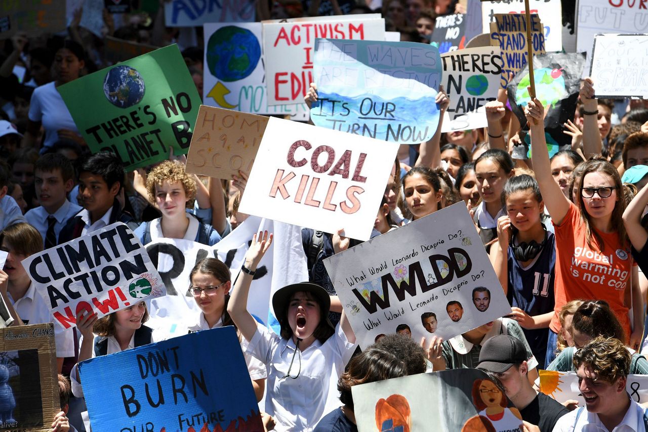 Thousands of Australian students protest climate change