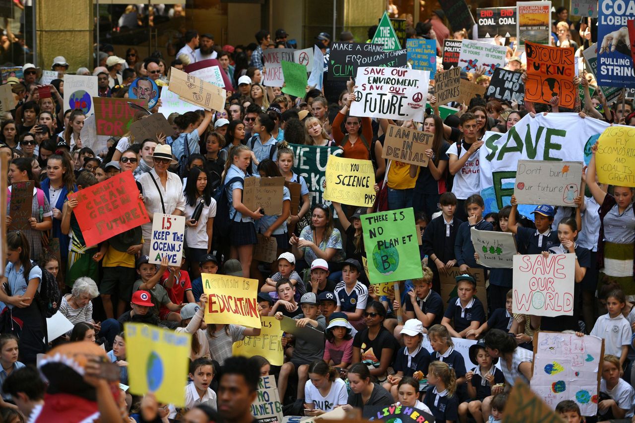 Thousands of Australian students protest climate change