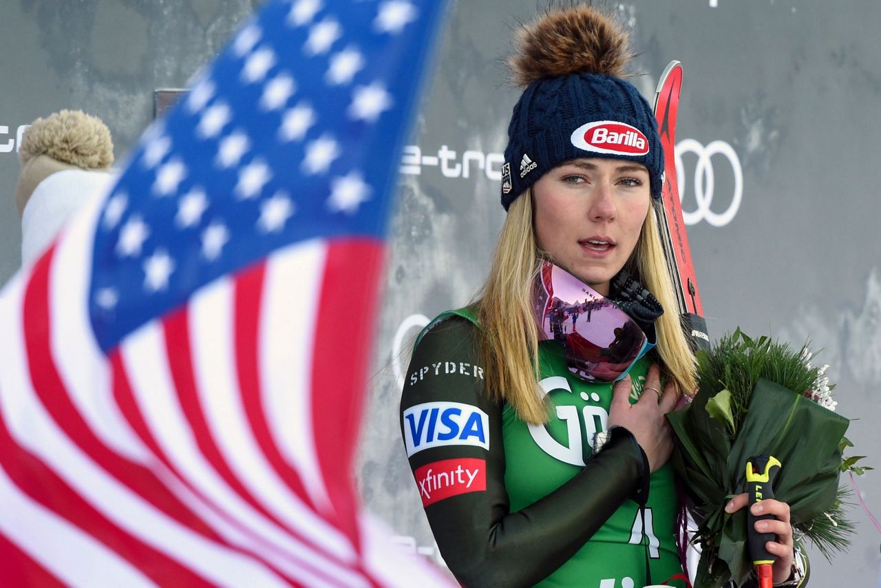 Shiffrin nearly misses GS start before dominating 1st run