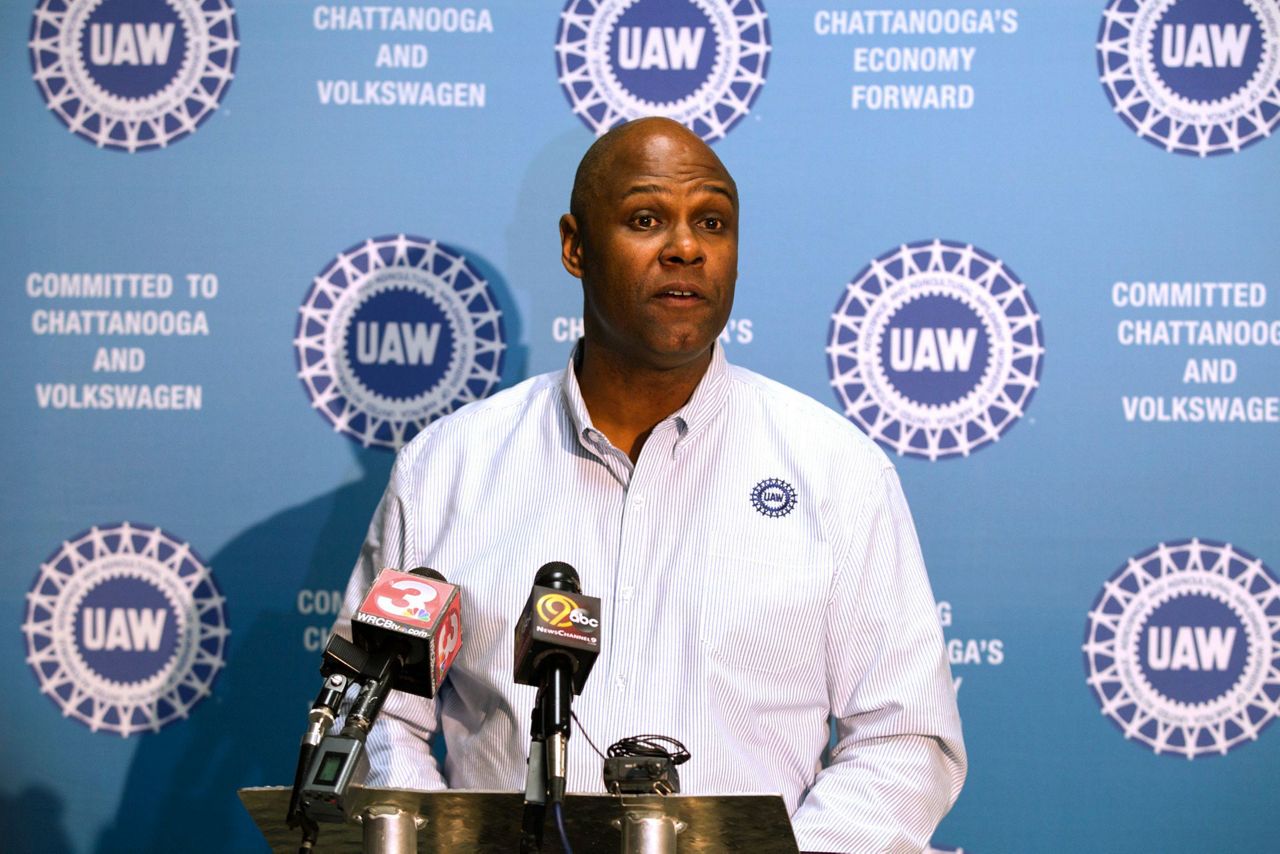 uaw-leaders-pick-secretary-treasurer-ray-curry-to-run-union