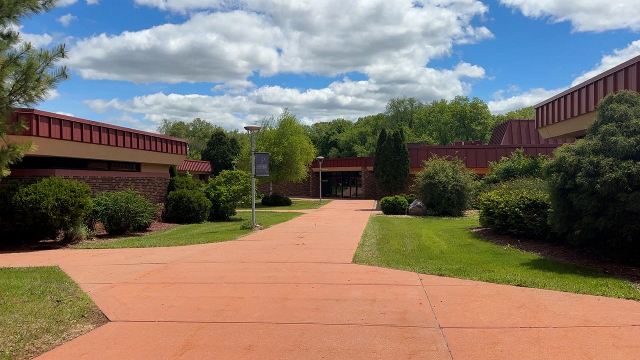 Group fights for future of UW-Platteville Baraboo campus