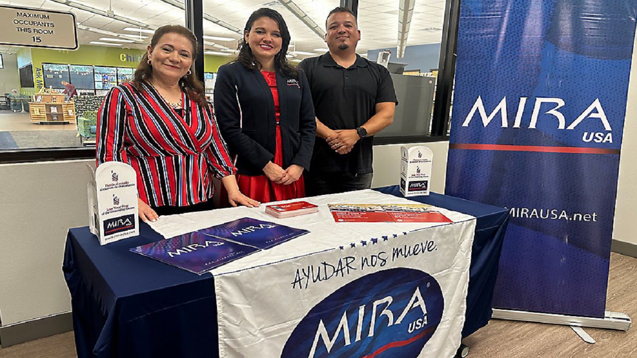 Myriam Hurtado(left), Jenisel Peña(middle), Julian Moreno(Right) helping immigrants through Mira USA//Lizbeth Gutierrez
