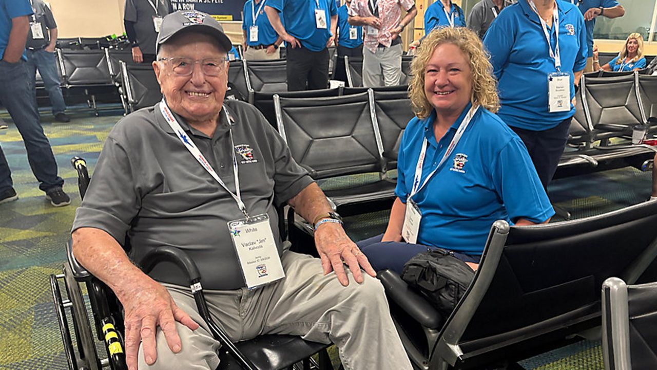 4 Korean War, 70 Vietnam veterans take DC bound honor flight