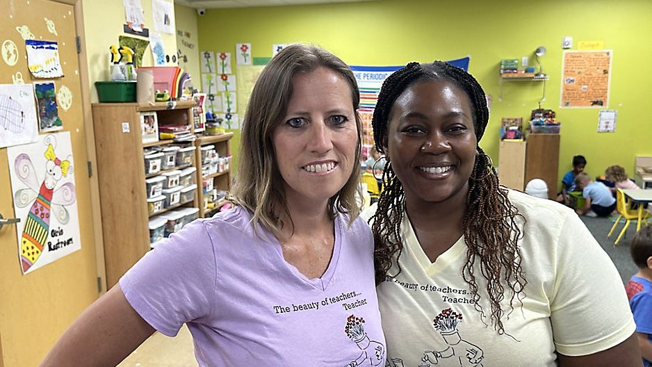 Alicia Kindberg (left) and Kenya Alexander (right) team teach VPK at Primavera Preschool. (Spectrum News/Jorja Roman)