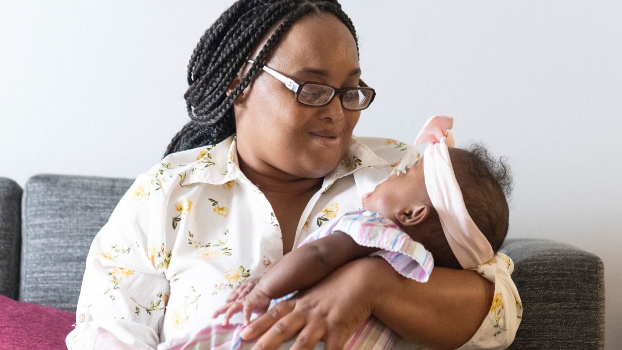 Breast-feeding advocates speak on formula crisis - New York