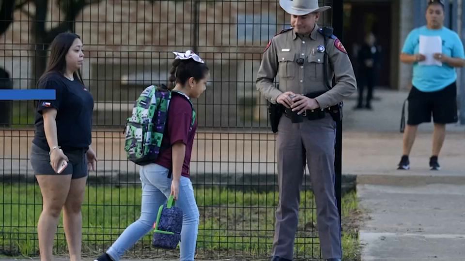 Texas students head back to the classroom 