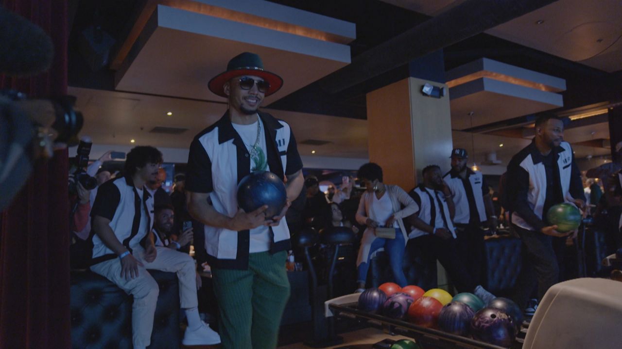 Backstage: Bowling with Mookie