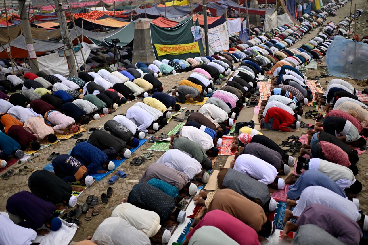 Tens of thousands of Muslims attend annual Biswa Ijtema event in Bangladesh