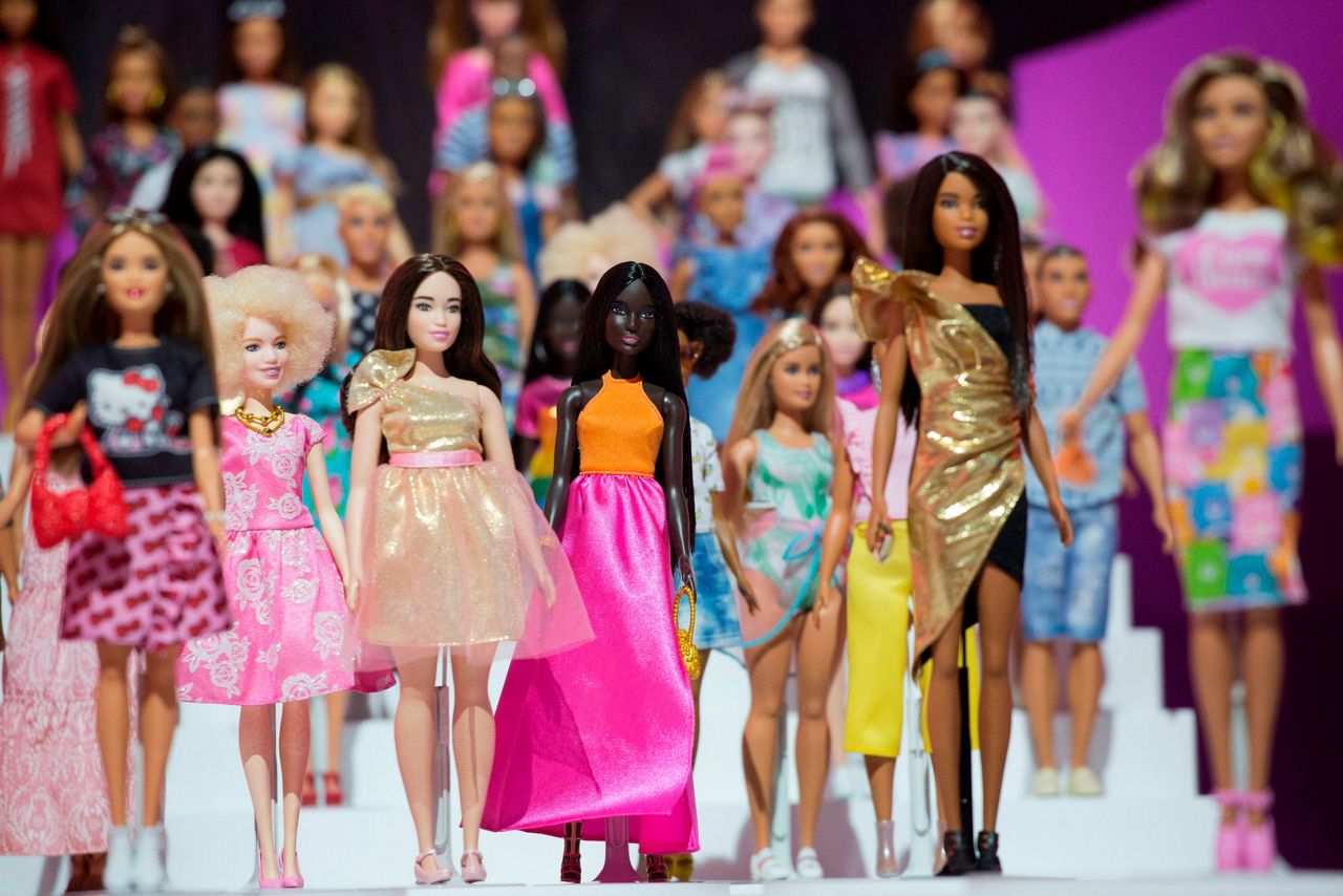 Barbie dolls store fashion show