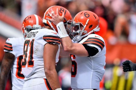 Garrett, Browns rough up rookie QB Fields, slam Bears 26-6