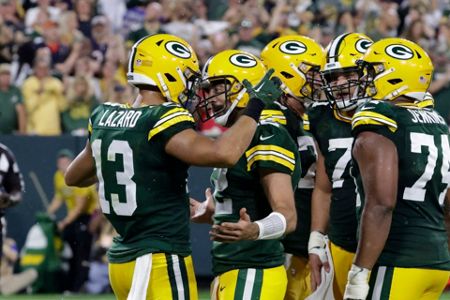 NFL-2022-Green-Bay-Packers-RB-AJ-Dillon-28-carries-the-ball-up-field-during-game-against-the-Chicago-Bears-Sept.-18-2022-in-Green-Bay-Wis.-AP-Photo-Morry