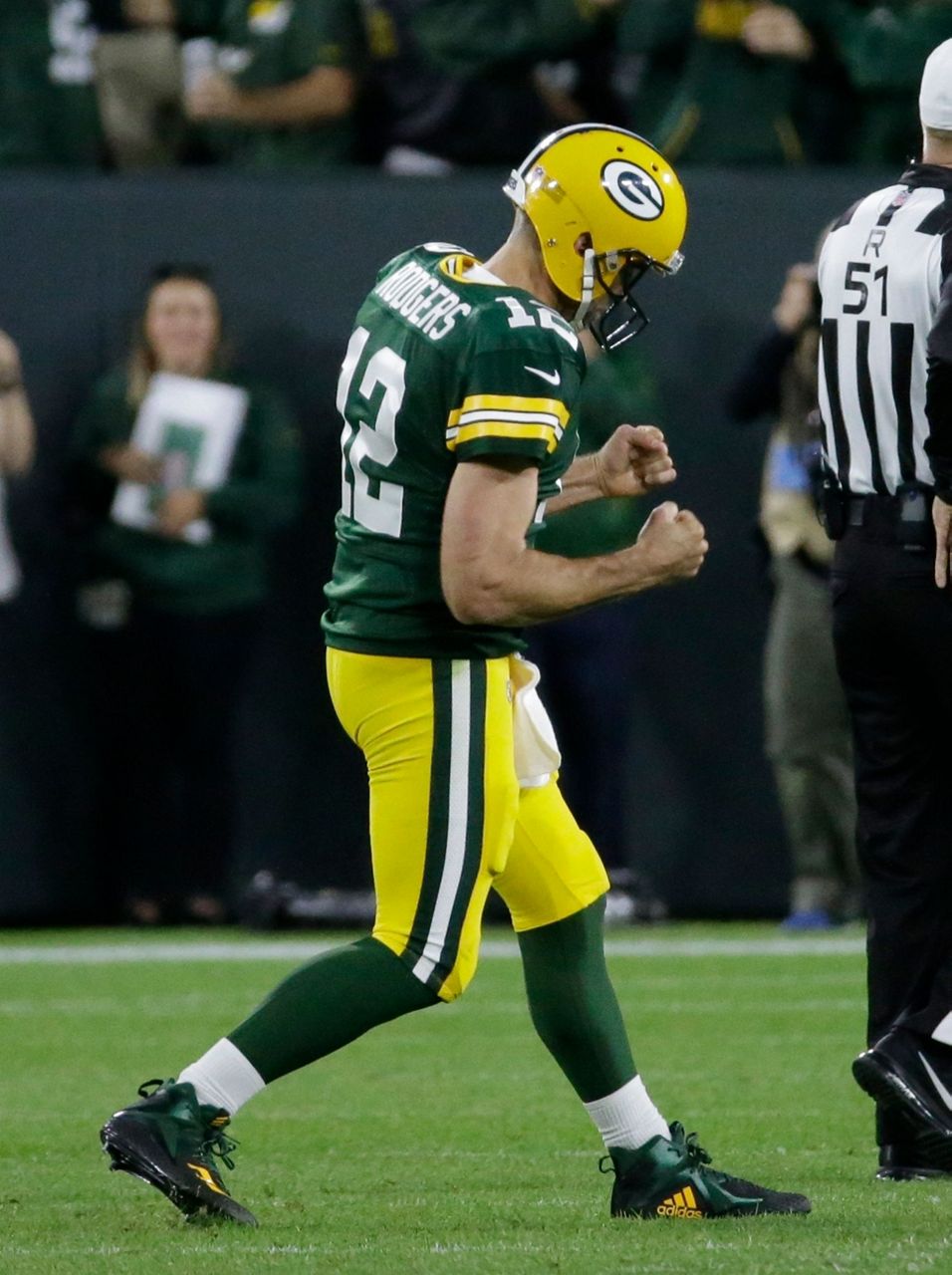 Rodgers returns from injury, Packers beat Bears 24-23