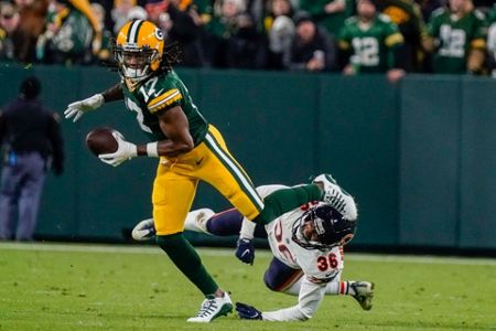 Rodgers Throws 2 TDs, Runs for 1 as Packers Beat Bears 24-14, Chicago News