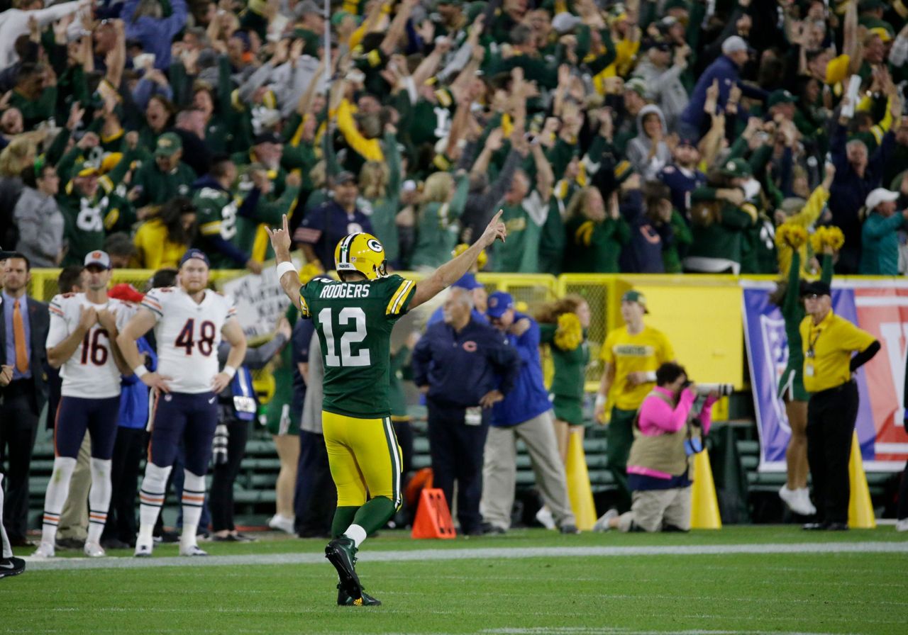 Rodgers returns from injury, Packers beat Bears 24-23 - Red Deer