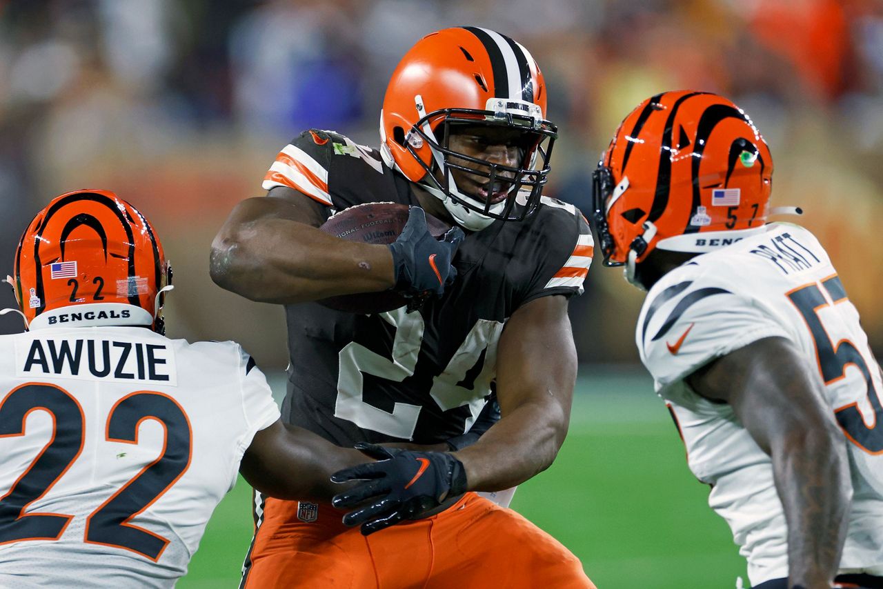 Chubb runs for 2 TDs, Browns blast Burrow, Bengals 32-13