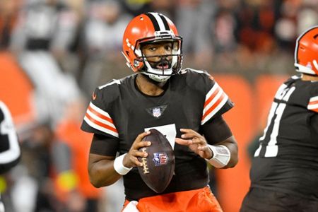 Burrow sacked, Bengals pummeled by Browns in 32-13 loss