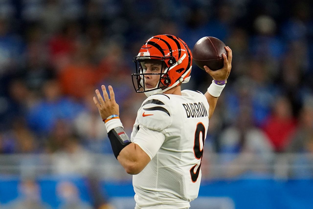 Cincinnati Bengals' Joe Burrow gets 1st win, throws for 300 again