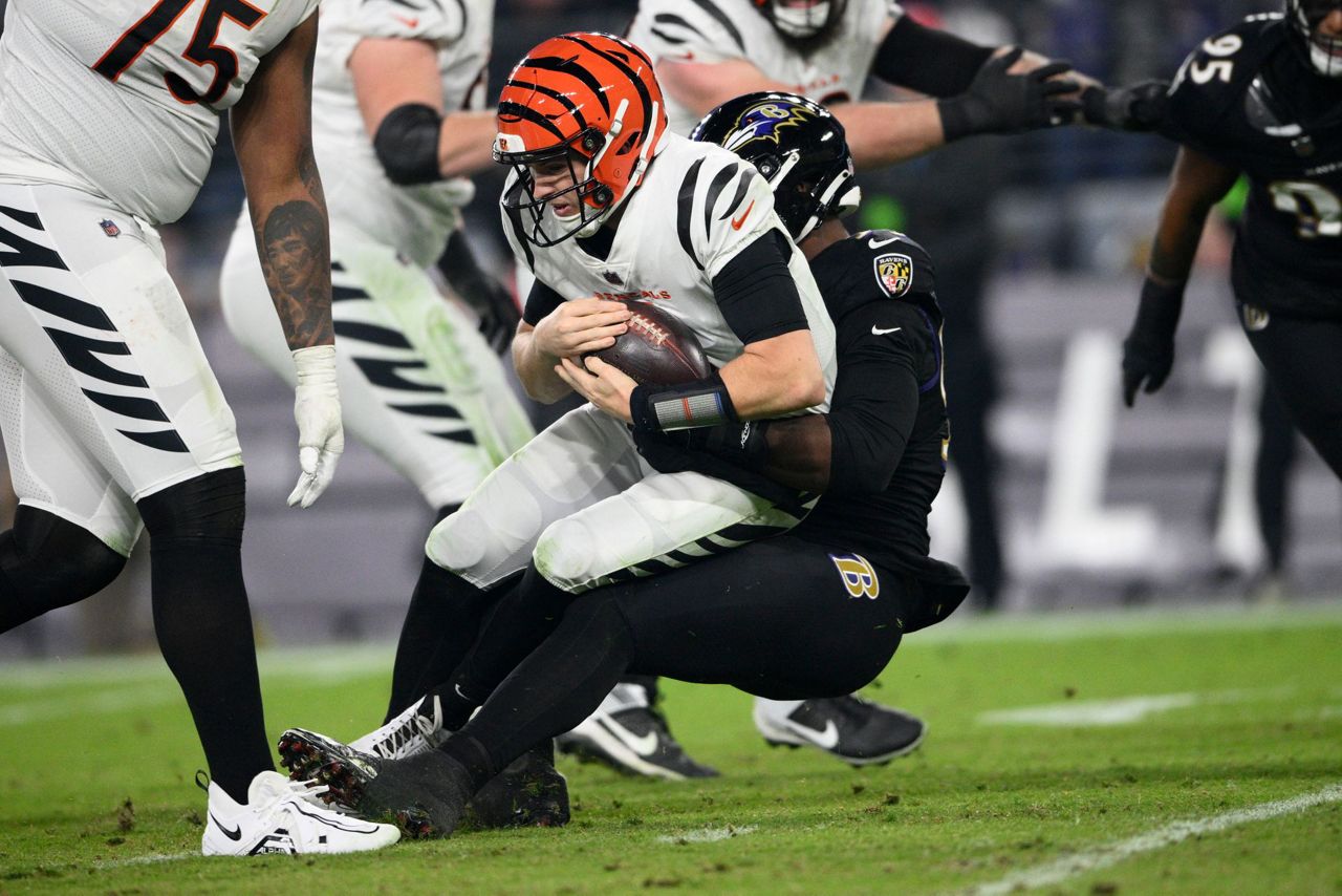 Bengals Qb Joe Burrow Leaves Game Against Ravens In 2nd Quarter With