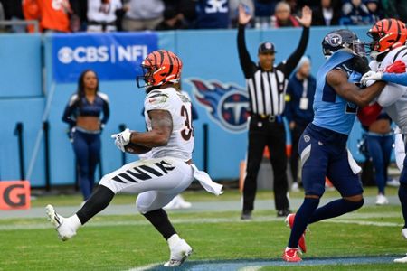 Cincinnati Bengals running back Samaje Perine (34) celebrates