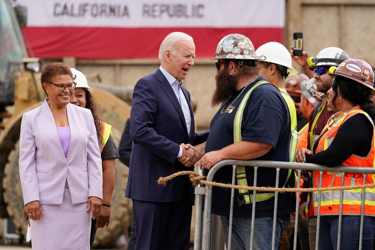 White House aims to speed-up pace of building infrastructure