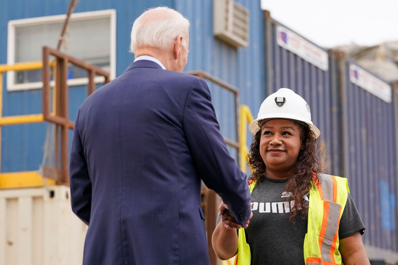 White House aims to speed-up pace of building infrastructure