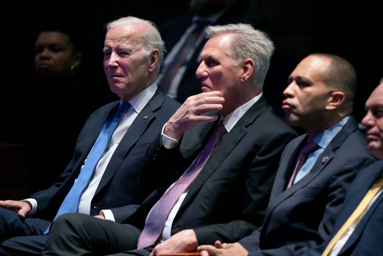 Biden urges unity at prayer breakfast under new management