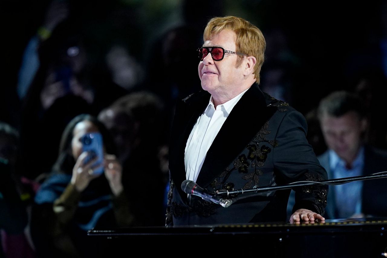 Elton John playing White House lawn as part of farewell tour