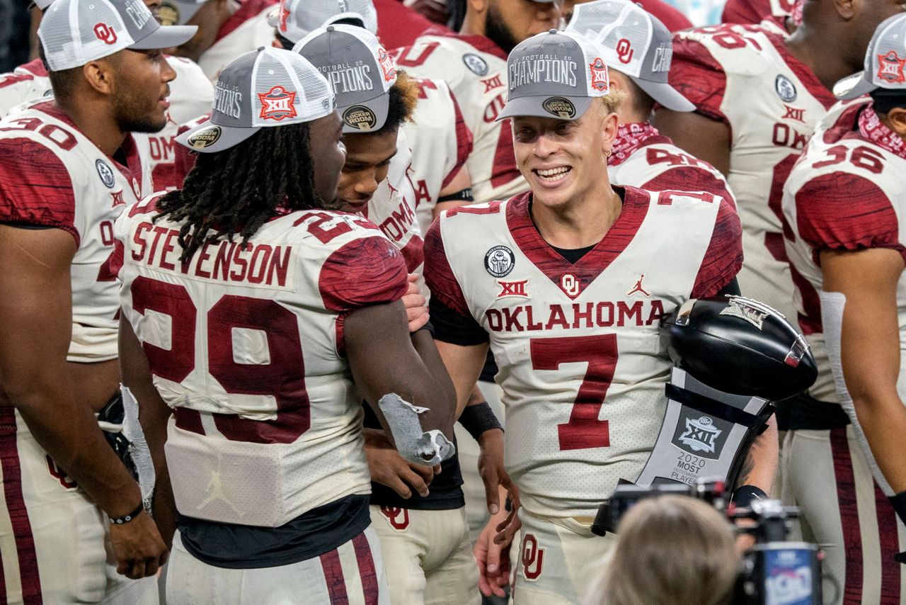 No. 12 Sooners win 6th B12 title in row, 2721 over Iowa St