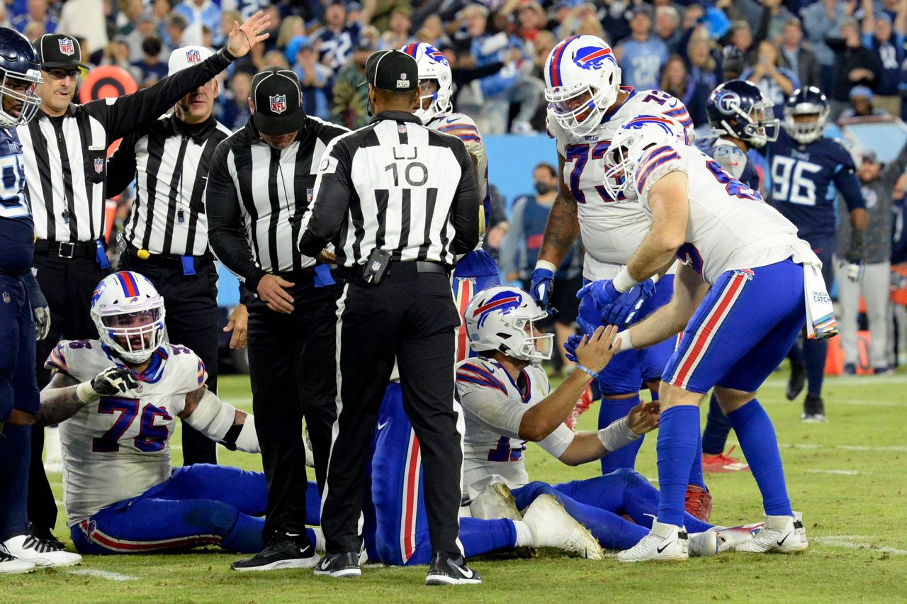 Buffalo Bills tight end Tommy Sweeney (89) at the line of