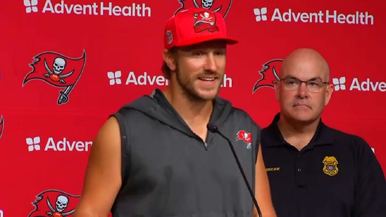 Bucs' Gabbert, brothers rescue people in Tampa chopper crash