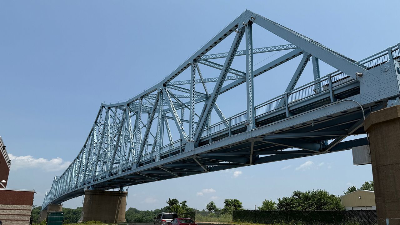 Iconic 'Blue Bridge' in Owensboro to close for critical repairs 