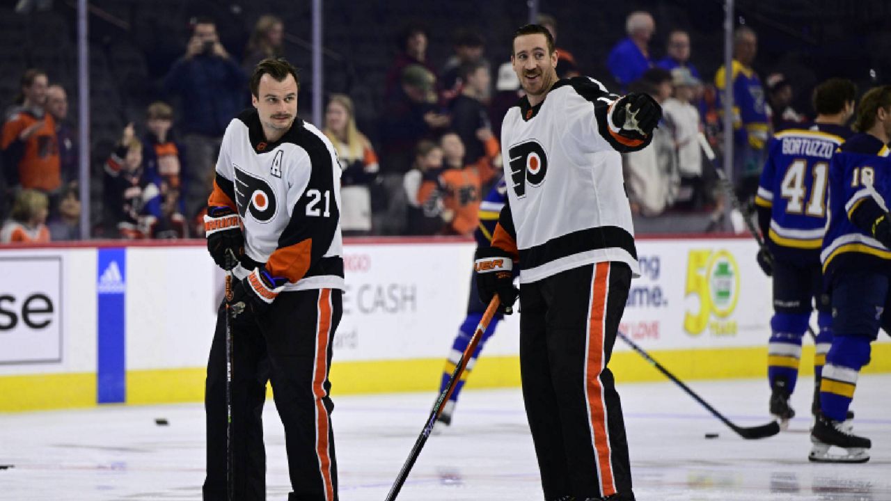 Kevin Hayes of the Philadelphia Flyers prepares for warm-ups in