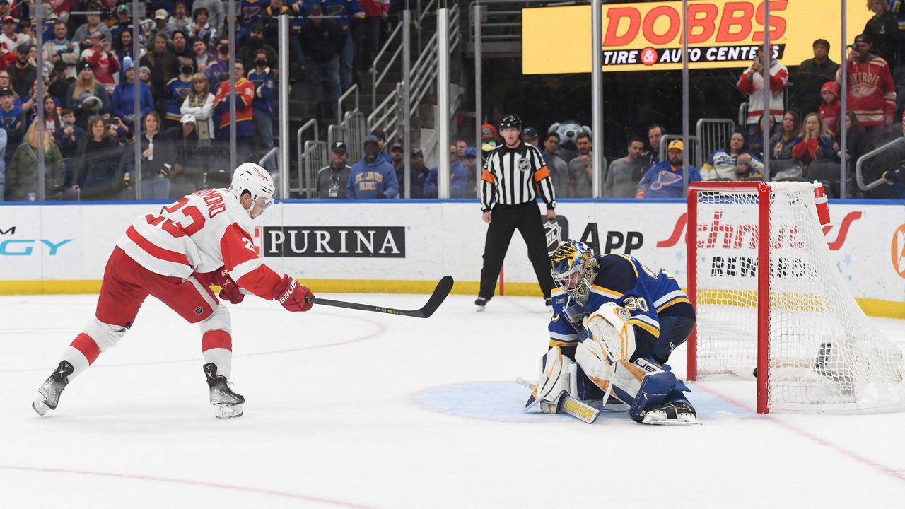 Raymonds shootout goal lifts Red Wings over Blues, 3-2
